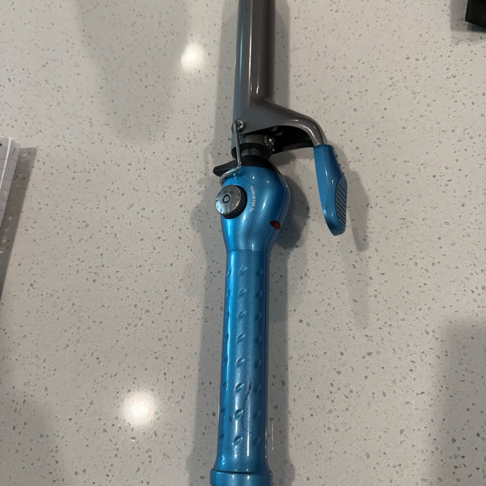 Babyliss Pro Titanium curling iron 1” - Picture 2 of 7